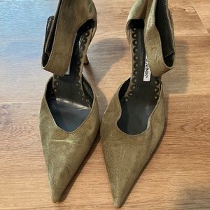 OLIVE GREEN SUEDE MANOLO BLAHNIK HEELS